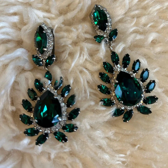 Green gemstone  clip on earrings - Picture 4 of 7